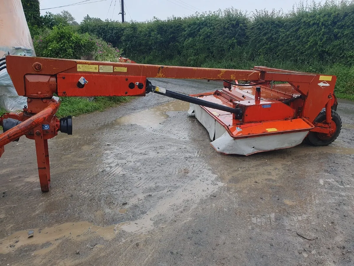 Kuhn 250 eight foot trailed mower - Image 1