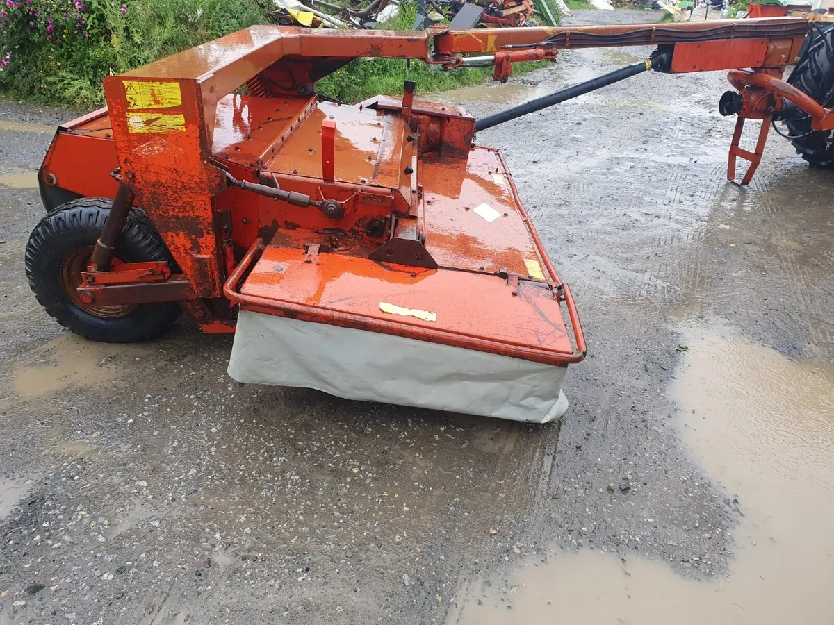 Kuhn 250 eight foot trailed mower - Image 3