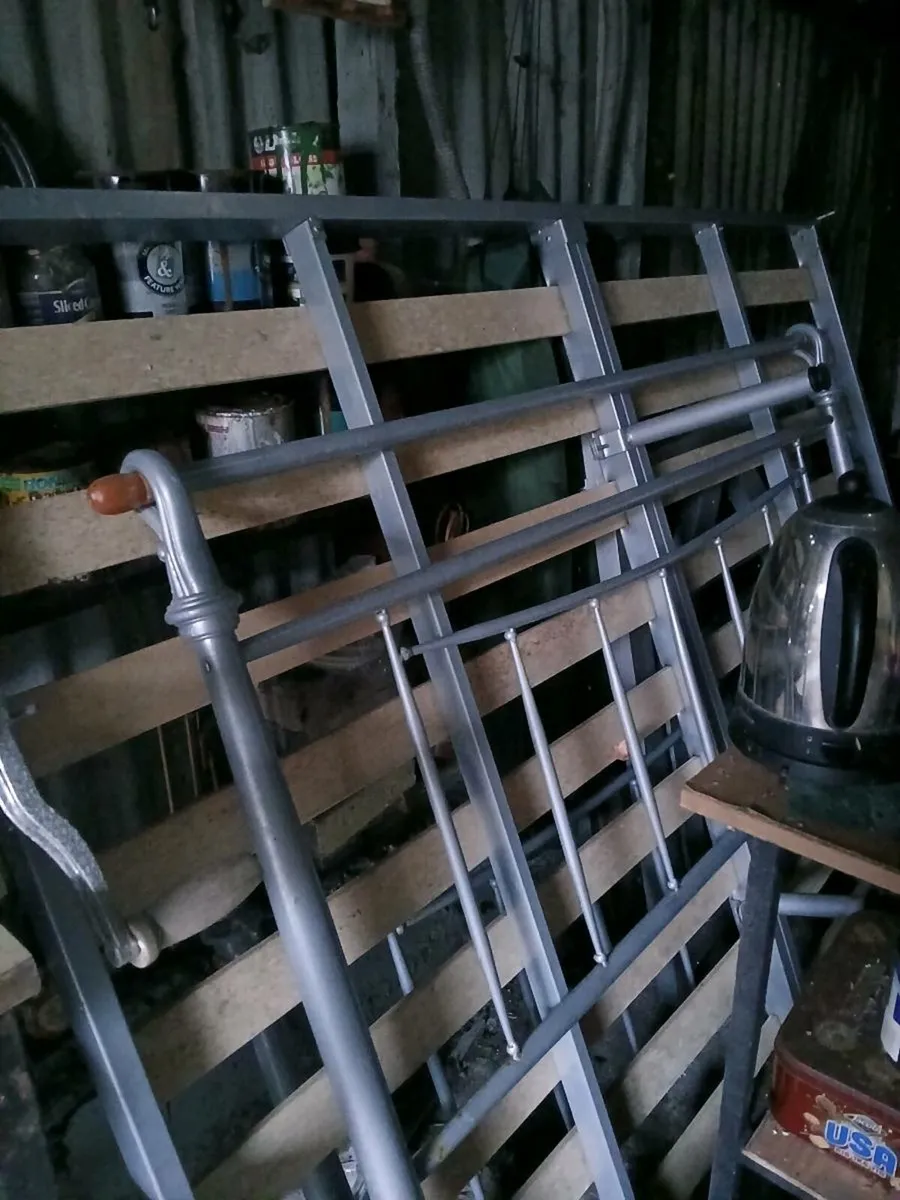 Bed - Image 1