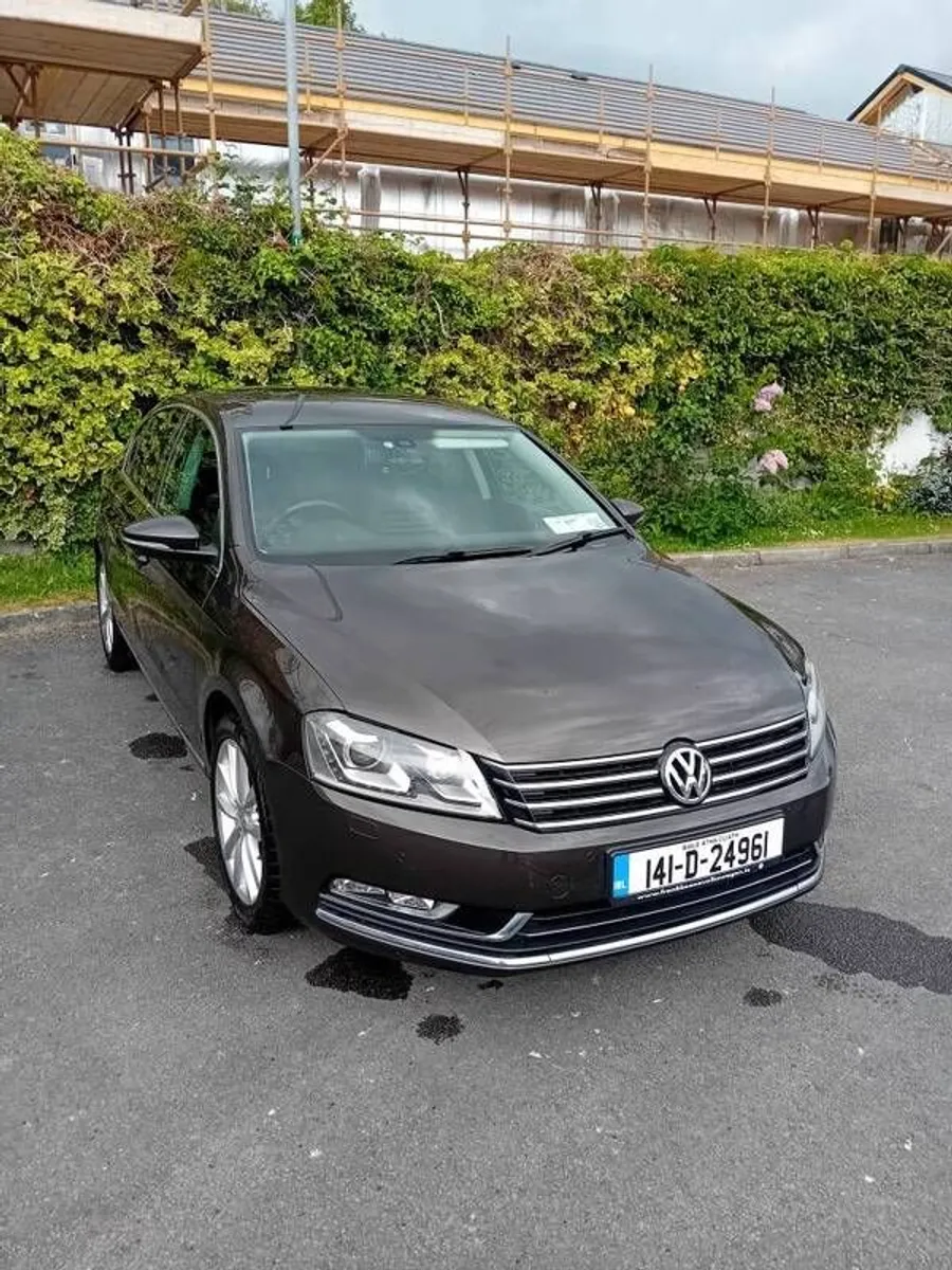2014 Volkswagen Passat - Image 1