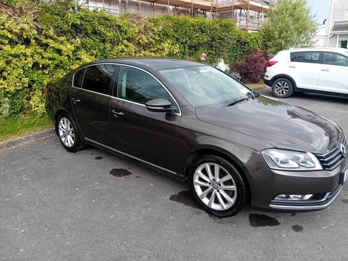 2014 Volkswagen Passat - Image 2