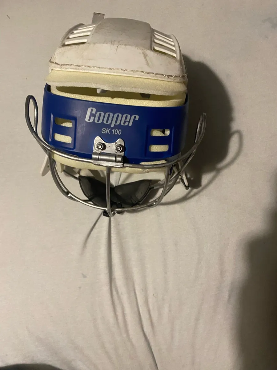 Hurling helmet - Image 1
