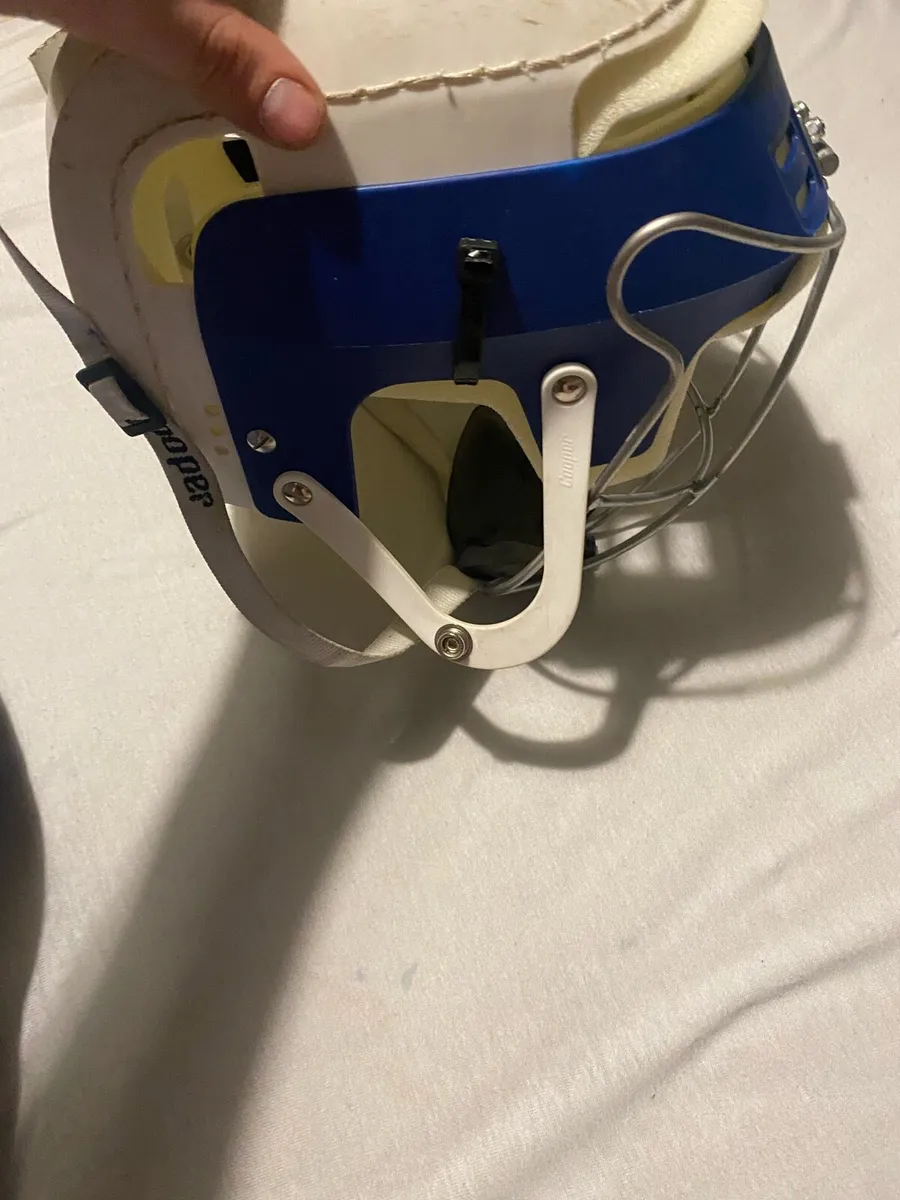 Hurling helmet - Image 3