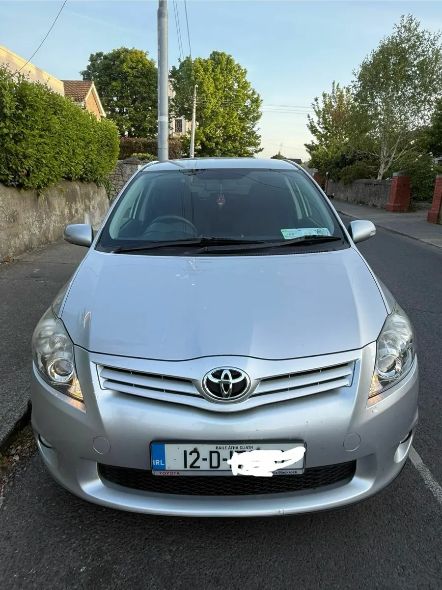 Toyota Auris 2012 - Image 2