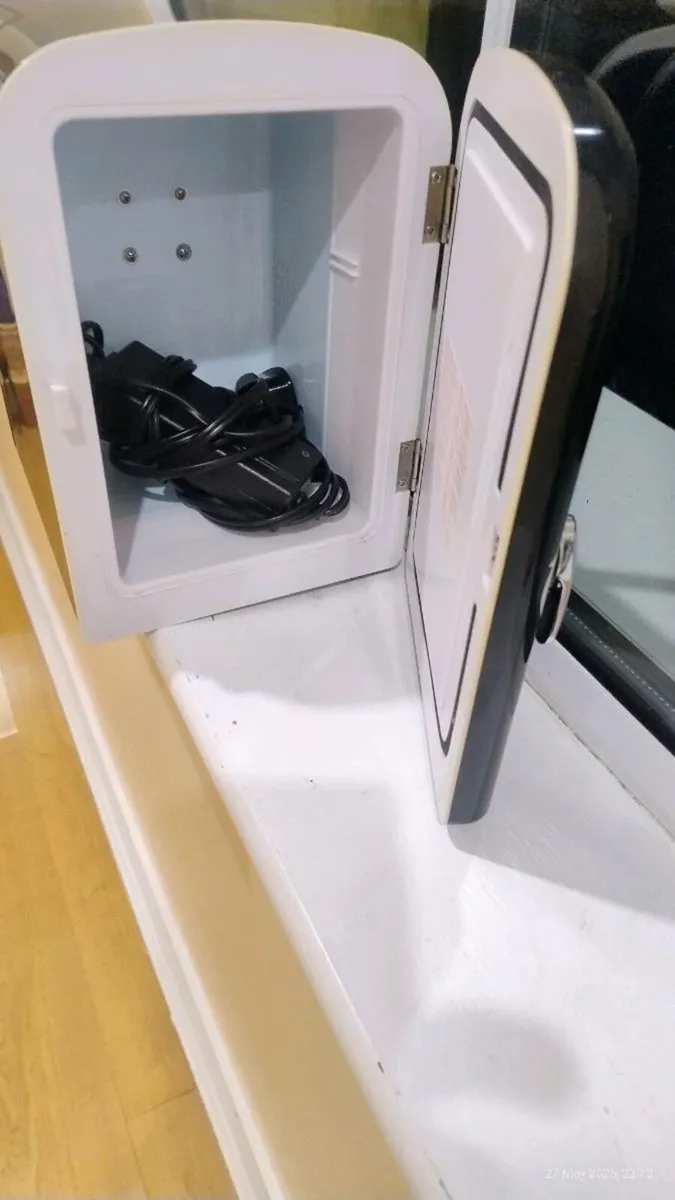 Small fridge - Image 2