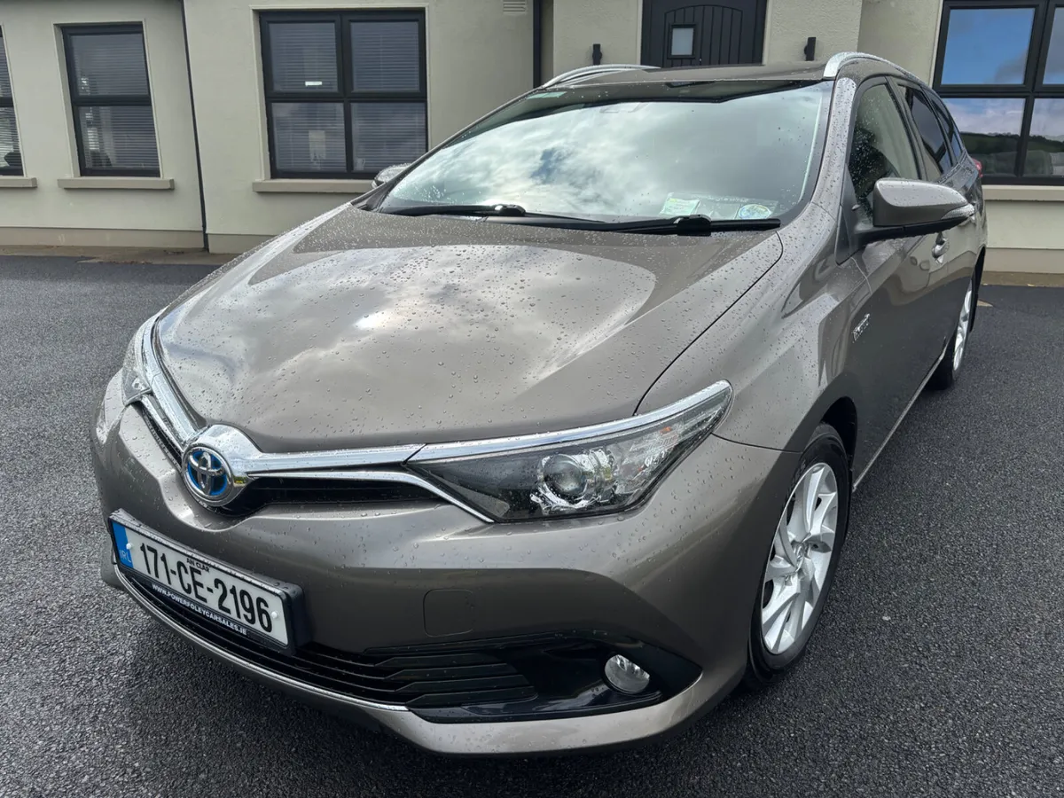 2017 Toyota Auris Luna Sport Touring 91KMS - Image 1