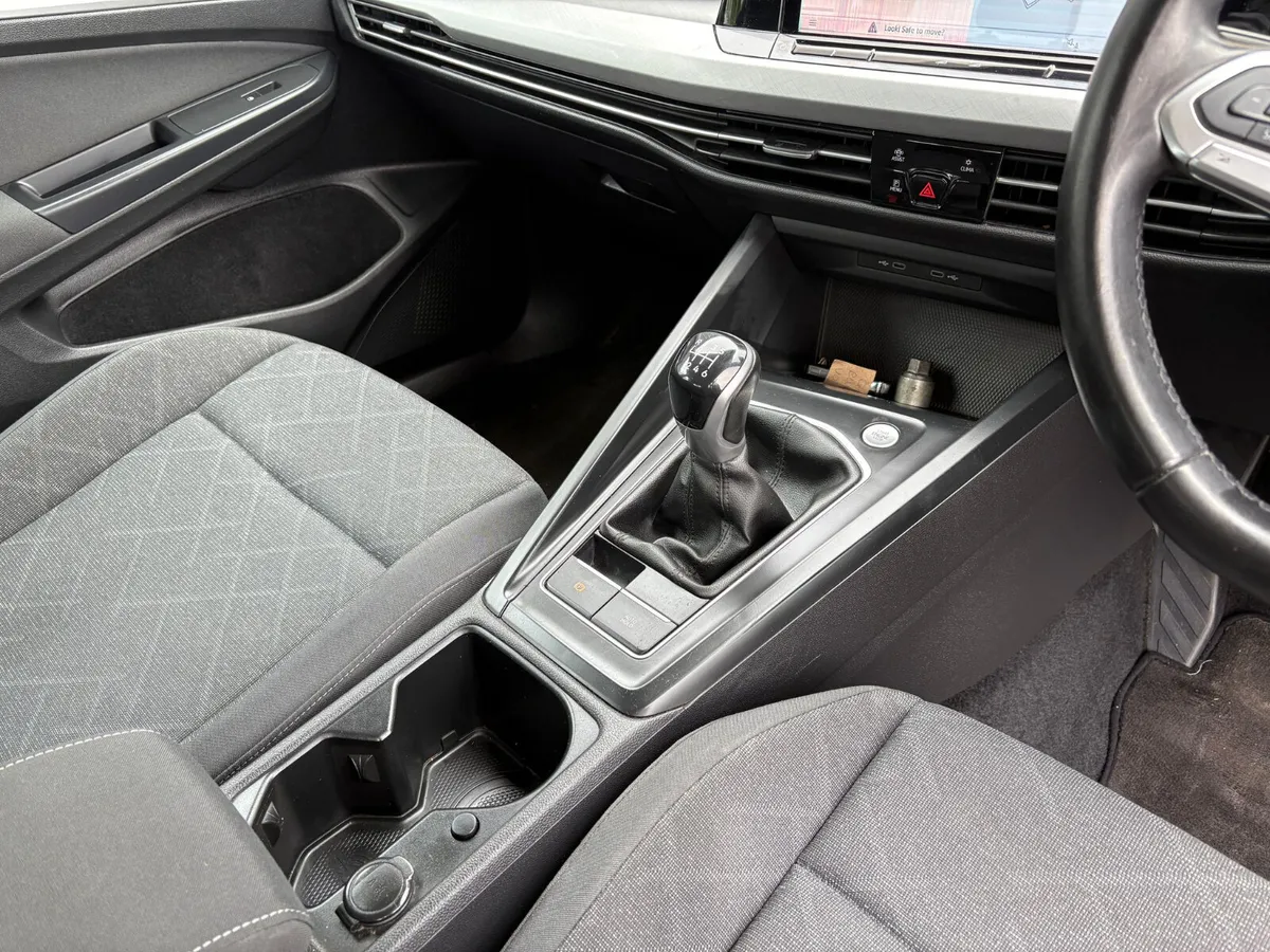 Volkswagen Golf 1.5 TSI LIFE - Image 2