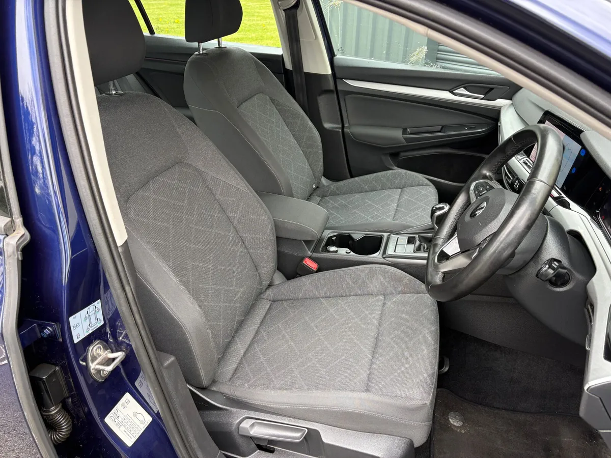 Volkswagen Golf 1.5 TSI LIFE - Image 3
