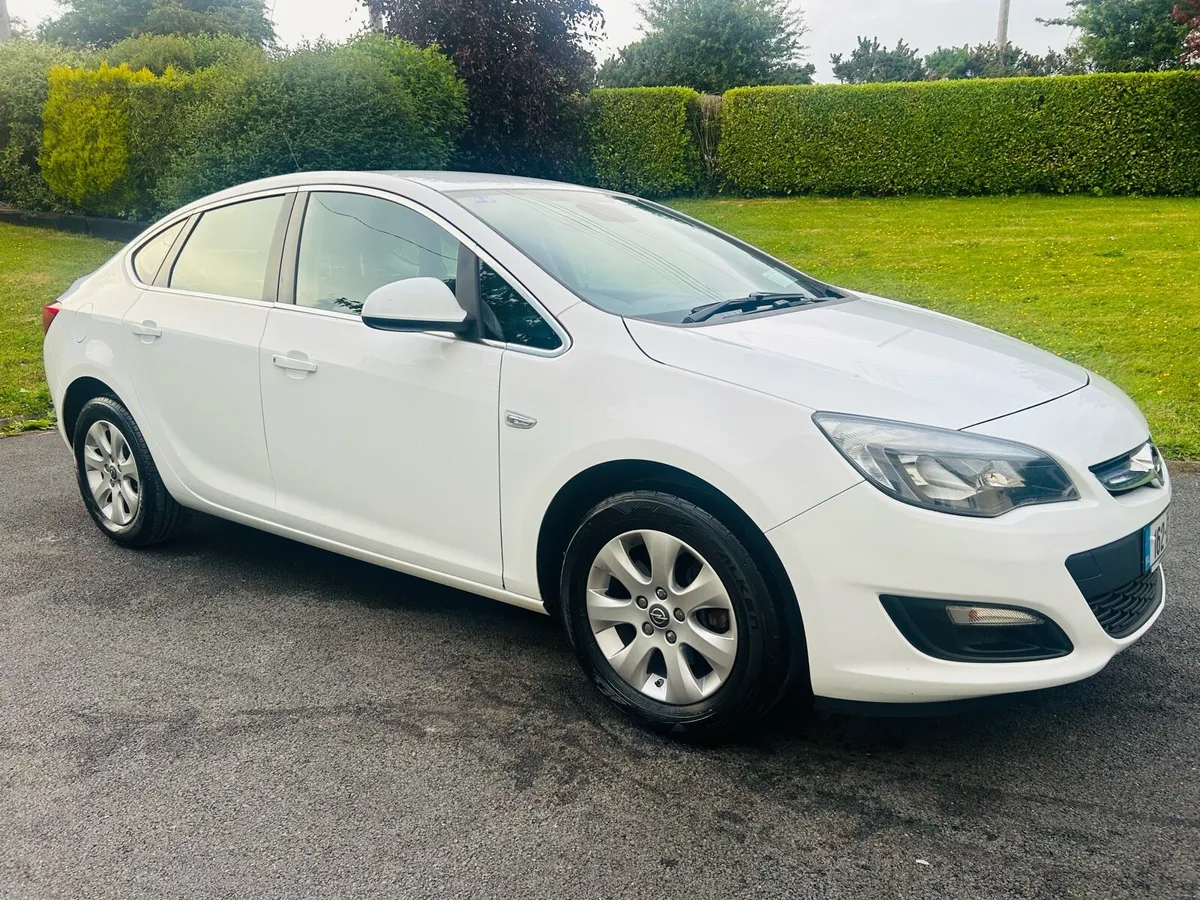 Opel Astra 1.6 Cdti saloon Nct 08/26 - Image 3