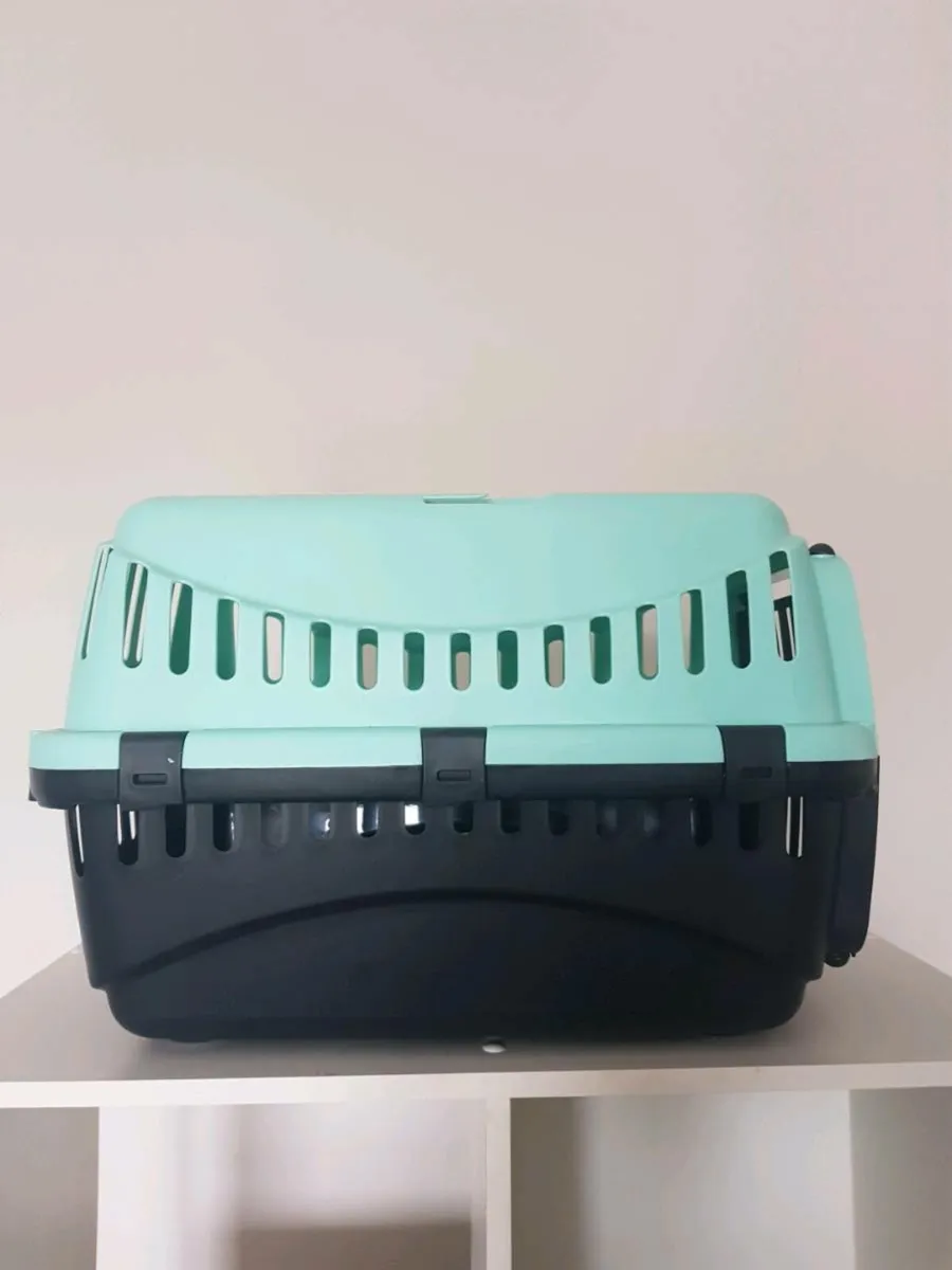 Pet carrier - Image 1
