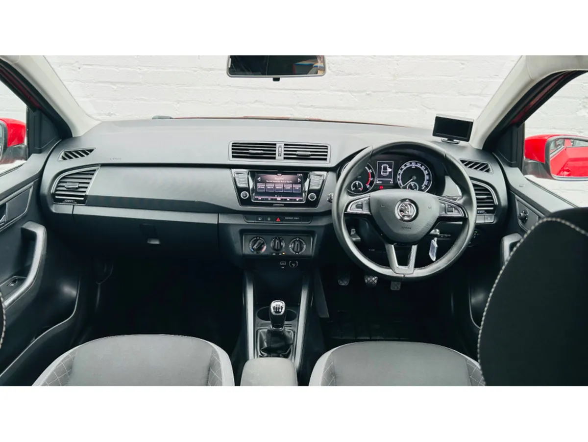 Skoda Fabia Camera 5 door 1.0 petrol - Image 3