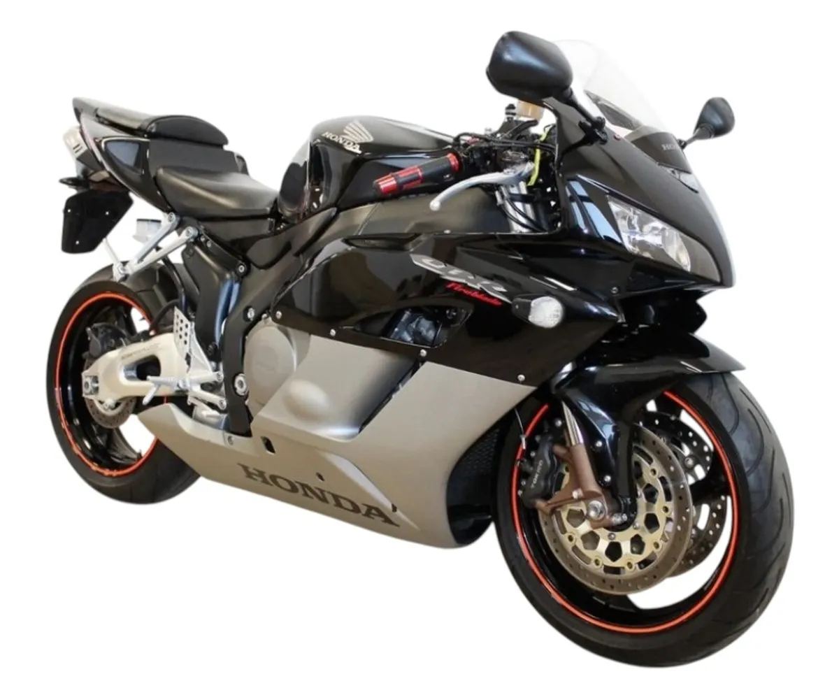 Honda CBR1000RR FIREBLADE “ VERY CLEAN” - Image 2