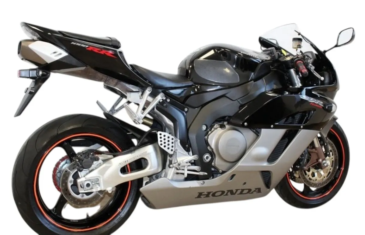 Honda CBR1000RR FIREBLADE “ VERY CLEAN” - Image 4