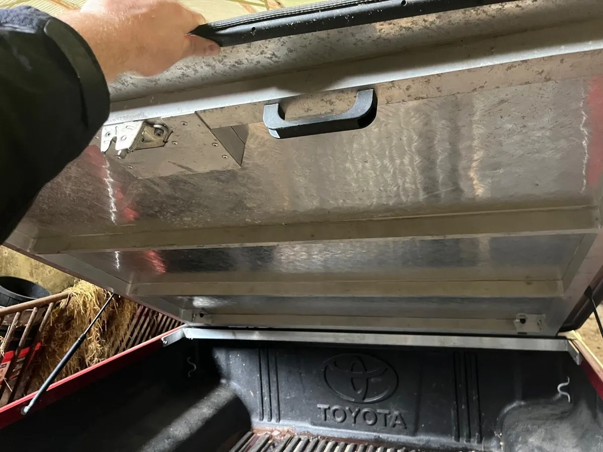 Hilux Canopy Lid - Image 2