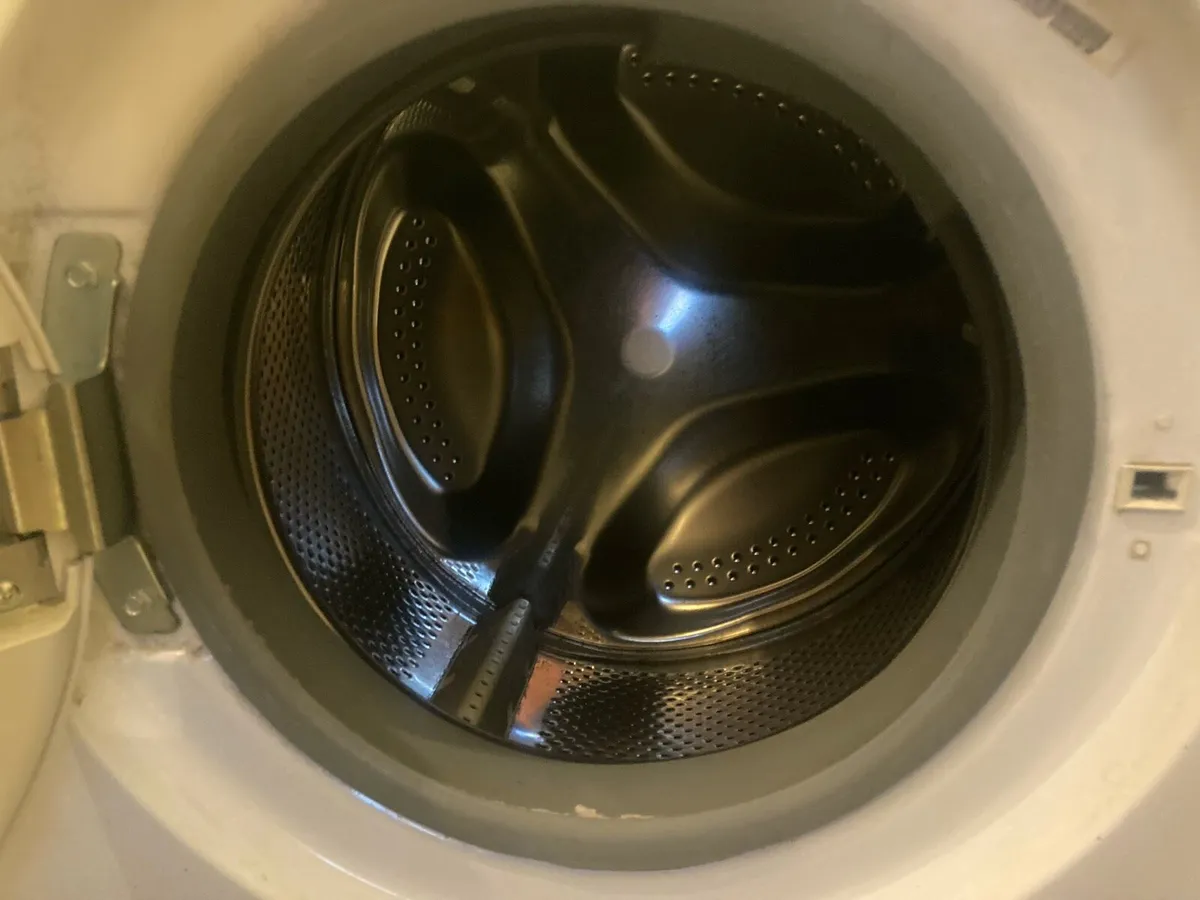 INDESIT  WASING MACHINE PLUS DRYER - Image 2
