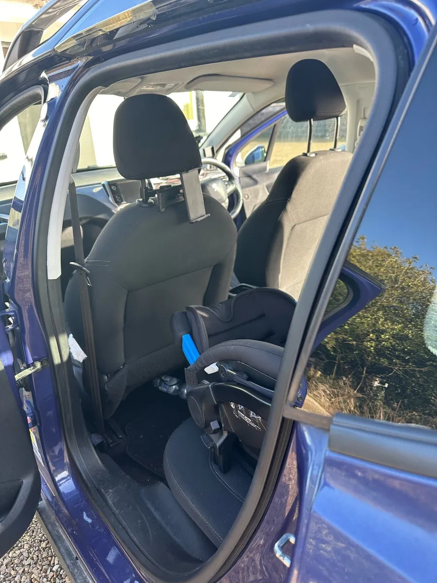 Car - Image 3