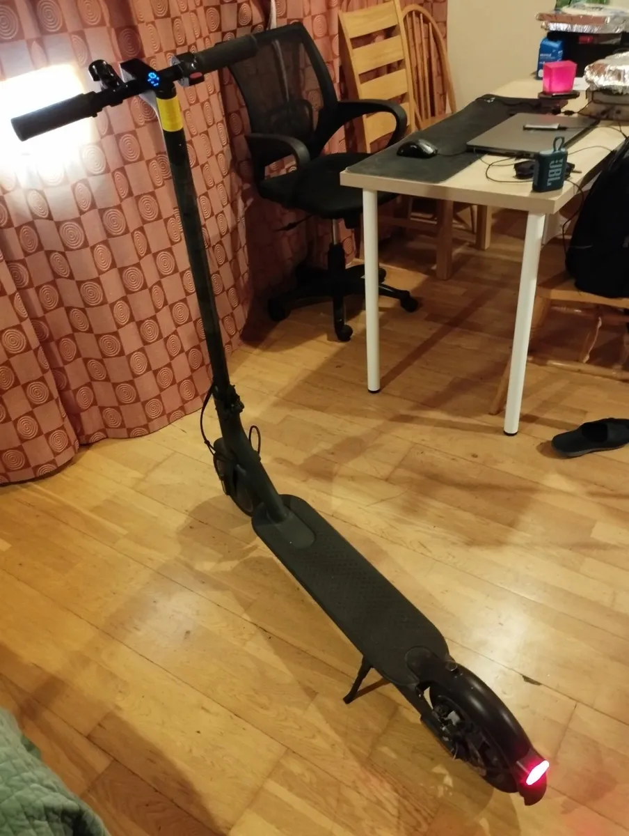 Xiaomi Mi Pro 2 Electric Scooter Great Condition - Image 3