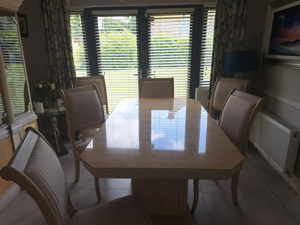 Table and chairs - Image 2