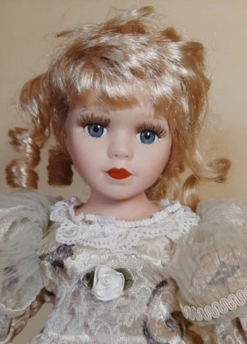 Porcelain dolls - Image 1