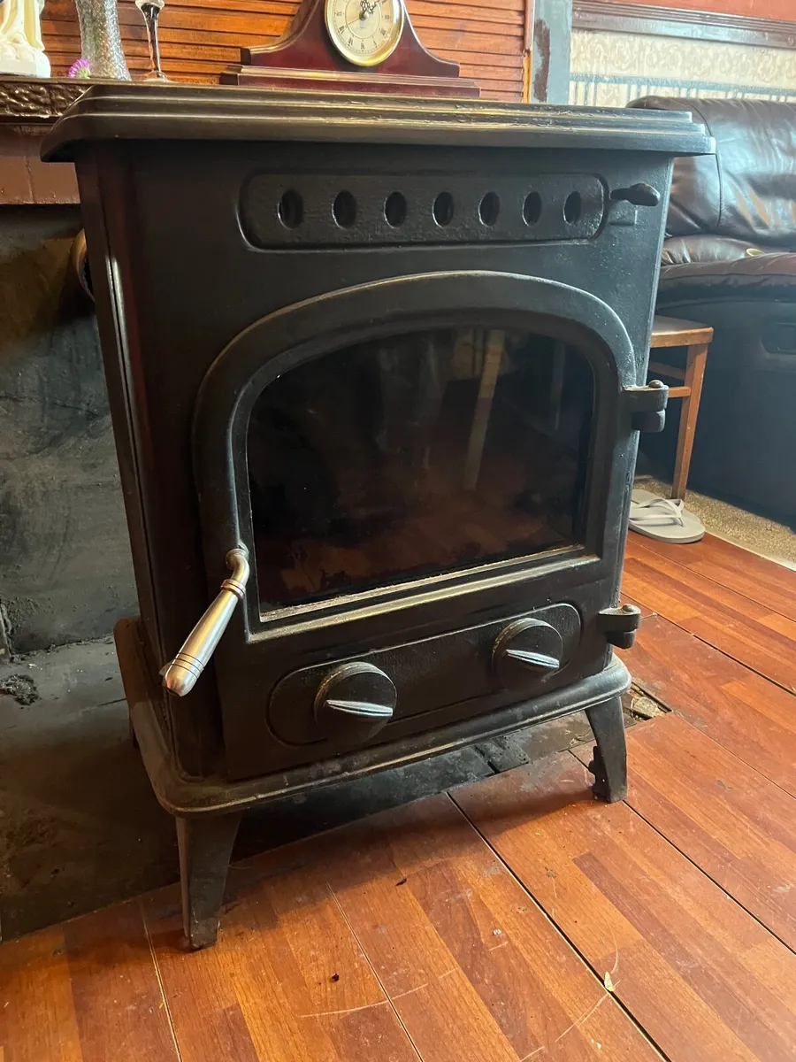 Solid fuel stove - Image 1