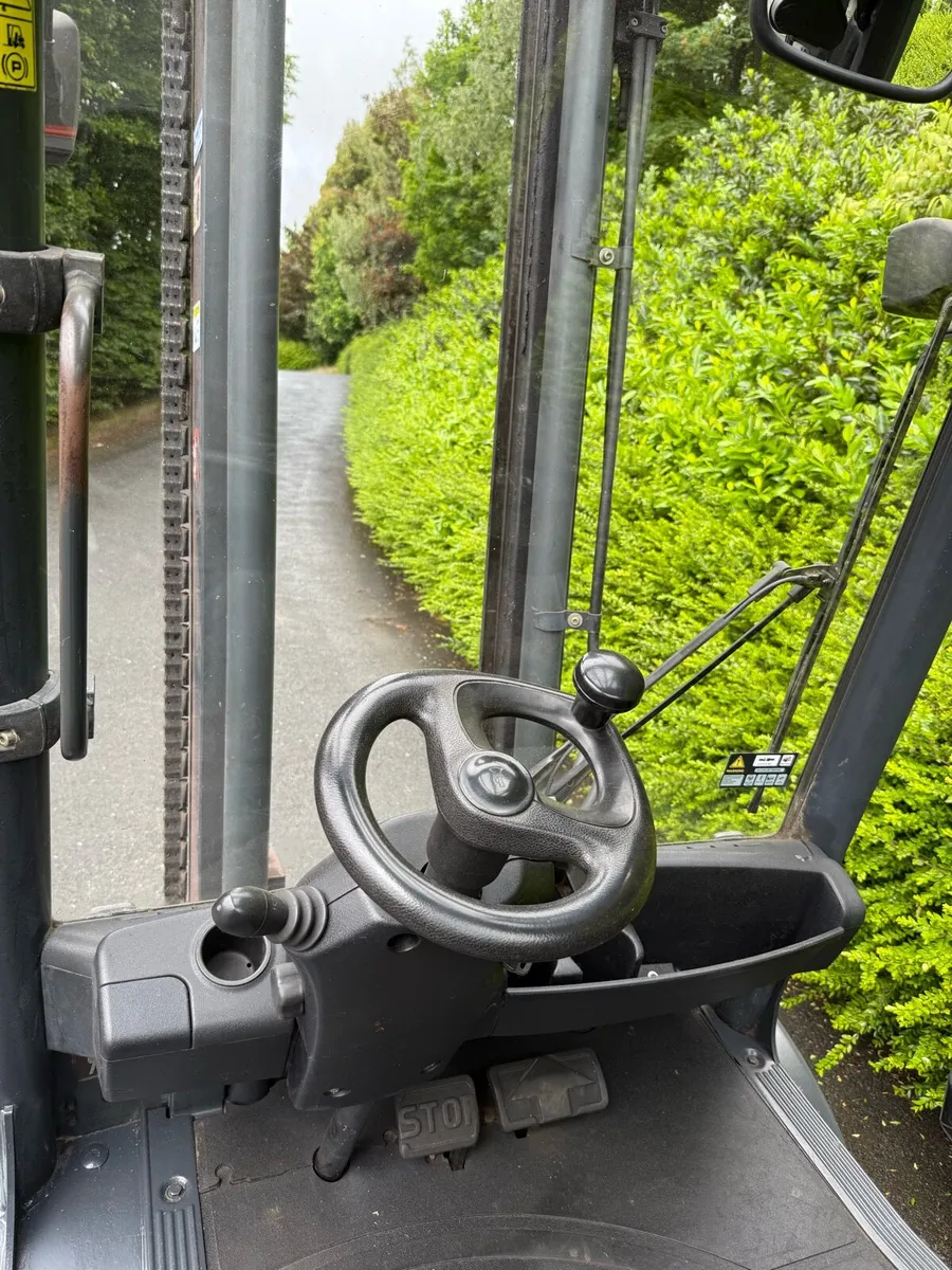 Forklift - Image 4