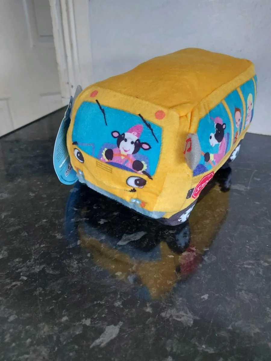 Wheelie singing dancing school bus €5 each - Image 1