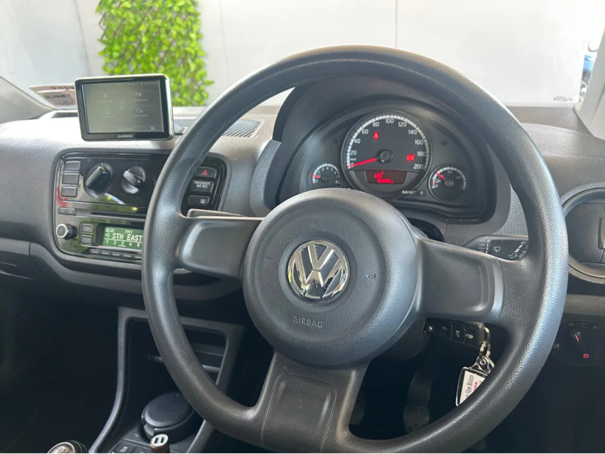 Volkswagen up! TAKE 1.0 MANUAL 5SPEED 75HP 5DR - Image 3