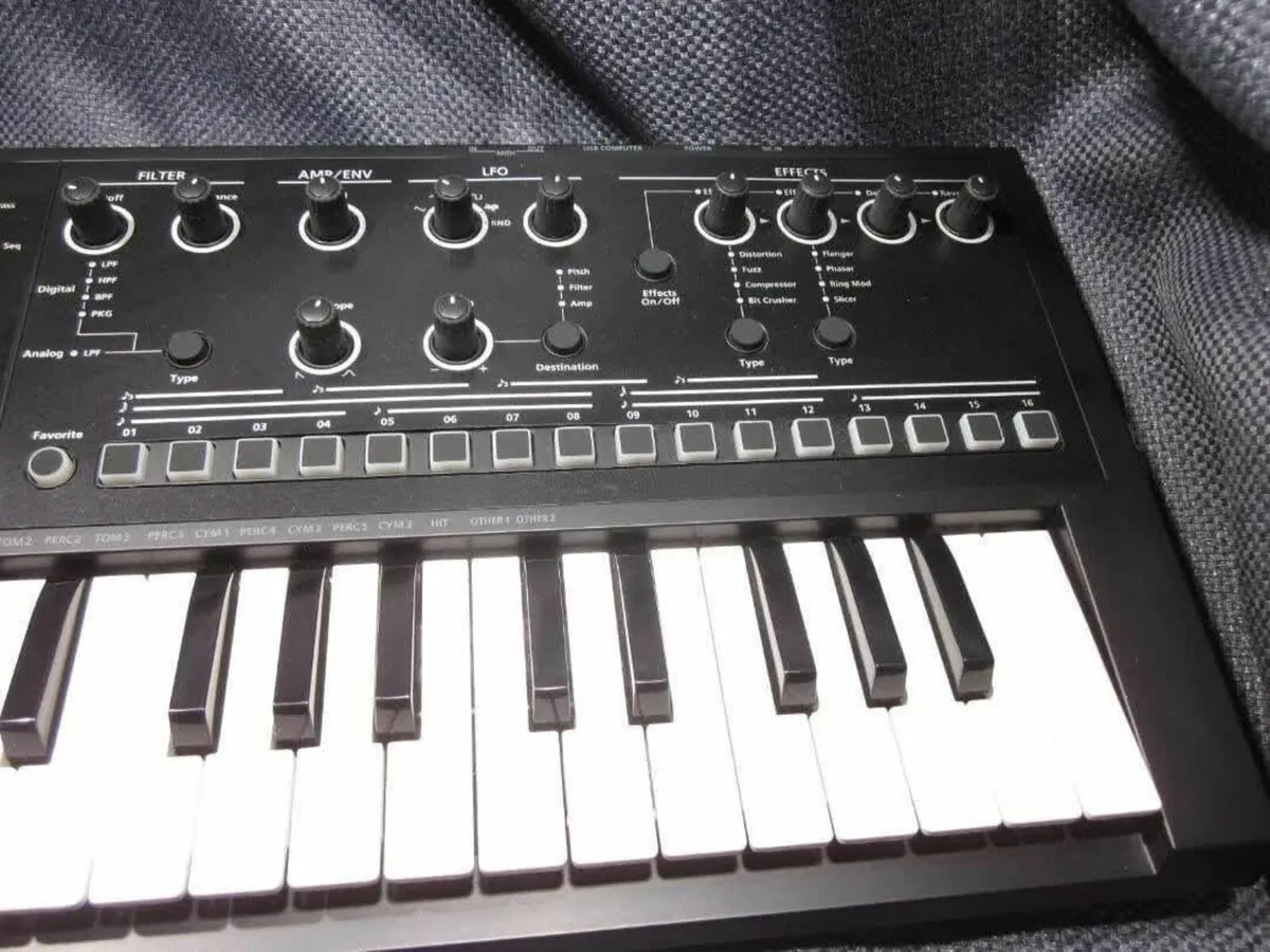 Roland JD-XI synth - Image 4