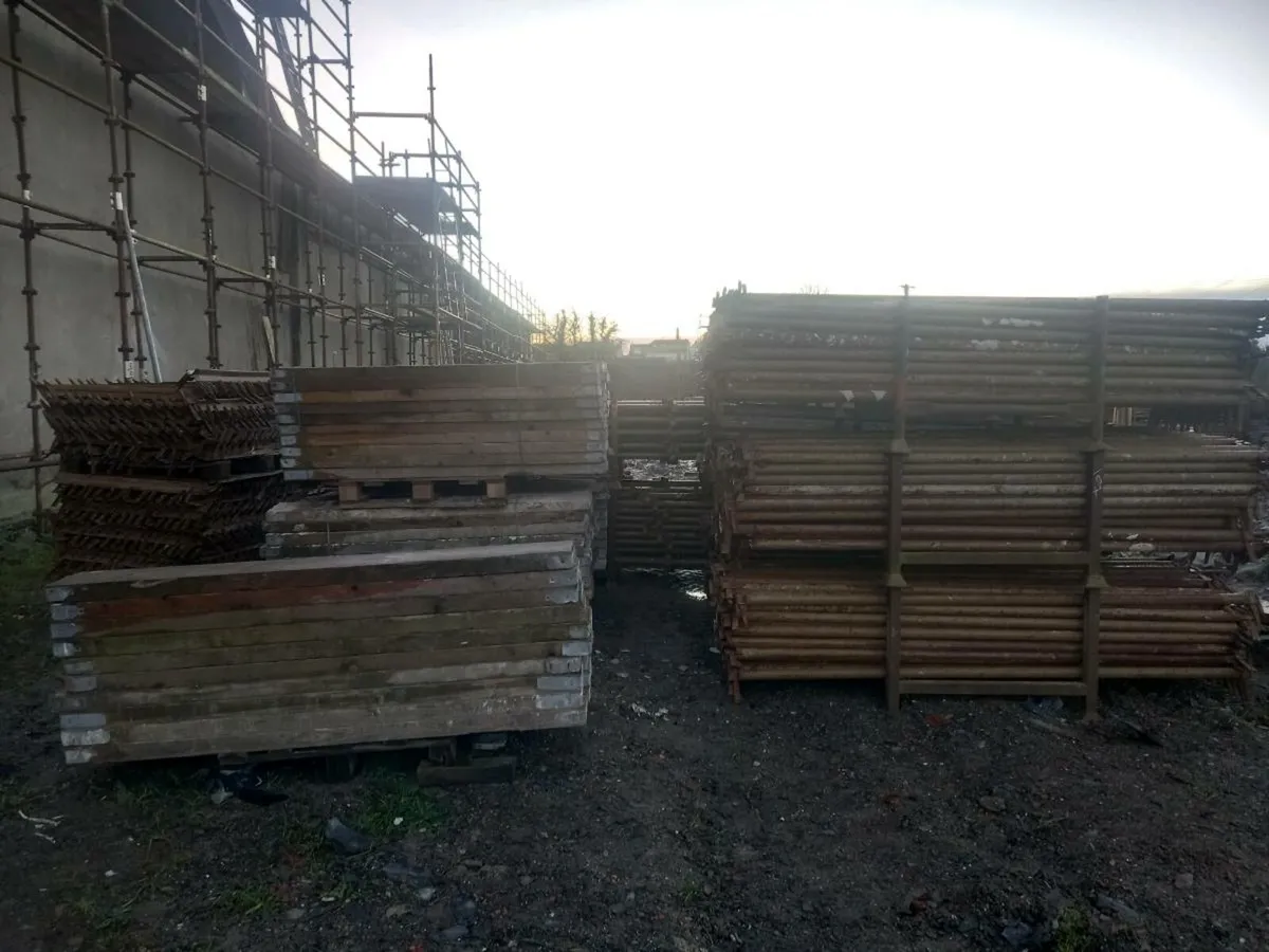 Painted scaffolding - Image 2