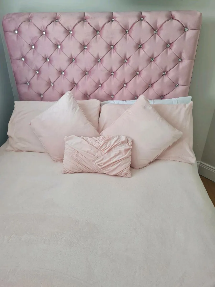 Bed - Image 1