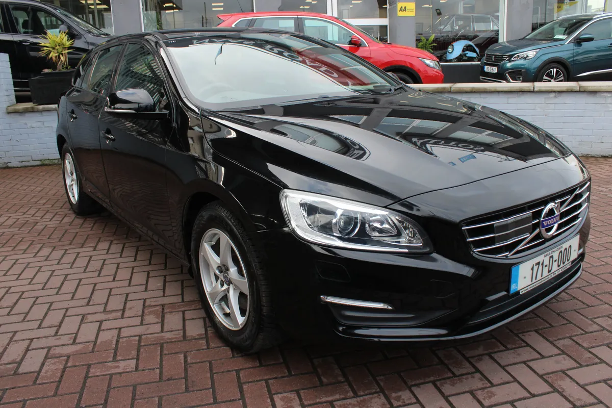 VOLVO V60 2.0D4 SE LUXURY PLUS 5DR ESTATE AUTO - Image 2