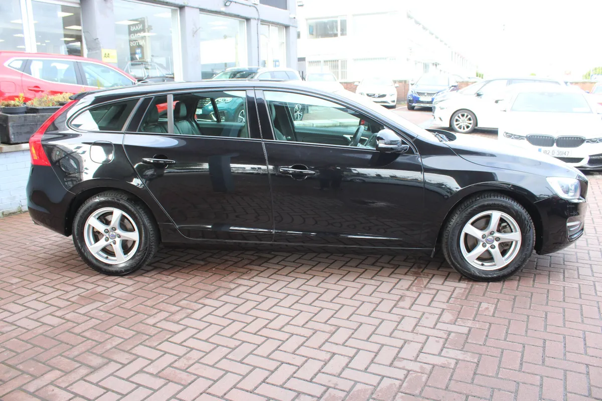 VOLVO V60 2.0D4 SE LUXURY PLUS 5DR ESTATE AUTO - Image 3