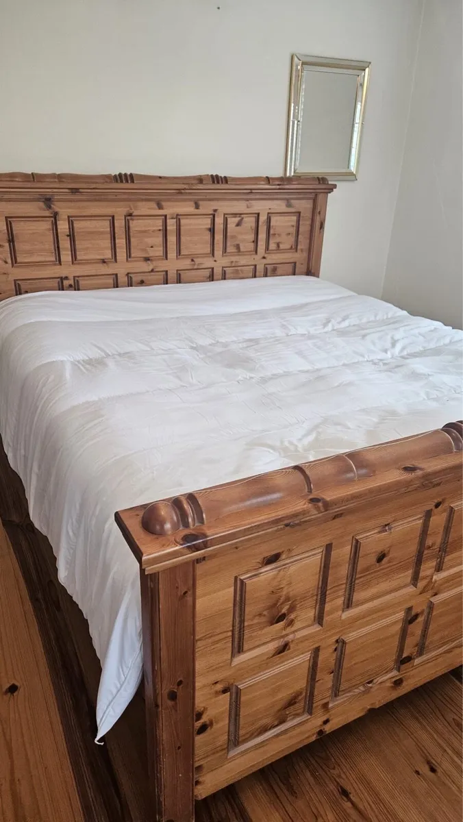 Pine Wood Super King Bed Frame/Excellent Confition - Image 1