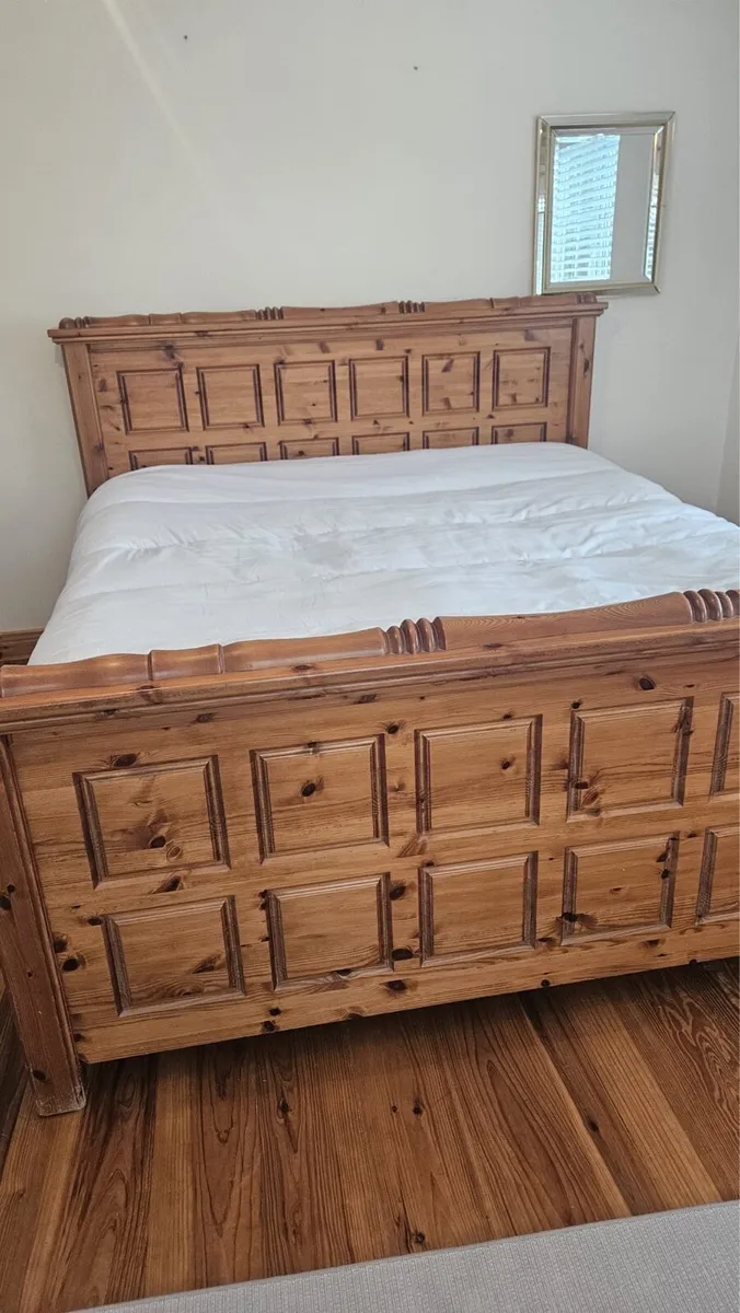 Pine Wood Super King Bed Frame/Excellent Confition - Image 2