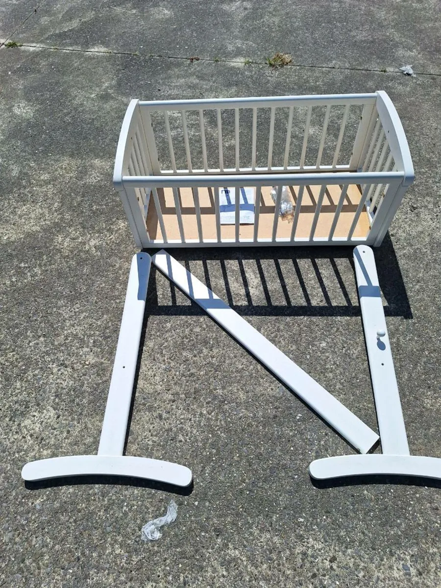 Mothercare swinging crib - Image 1