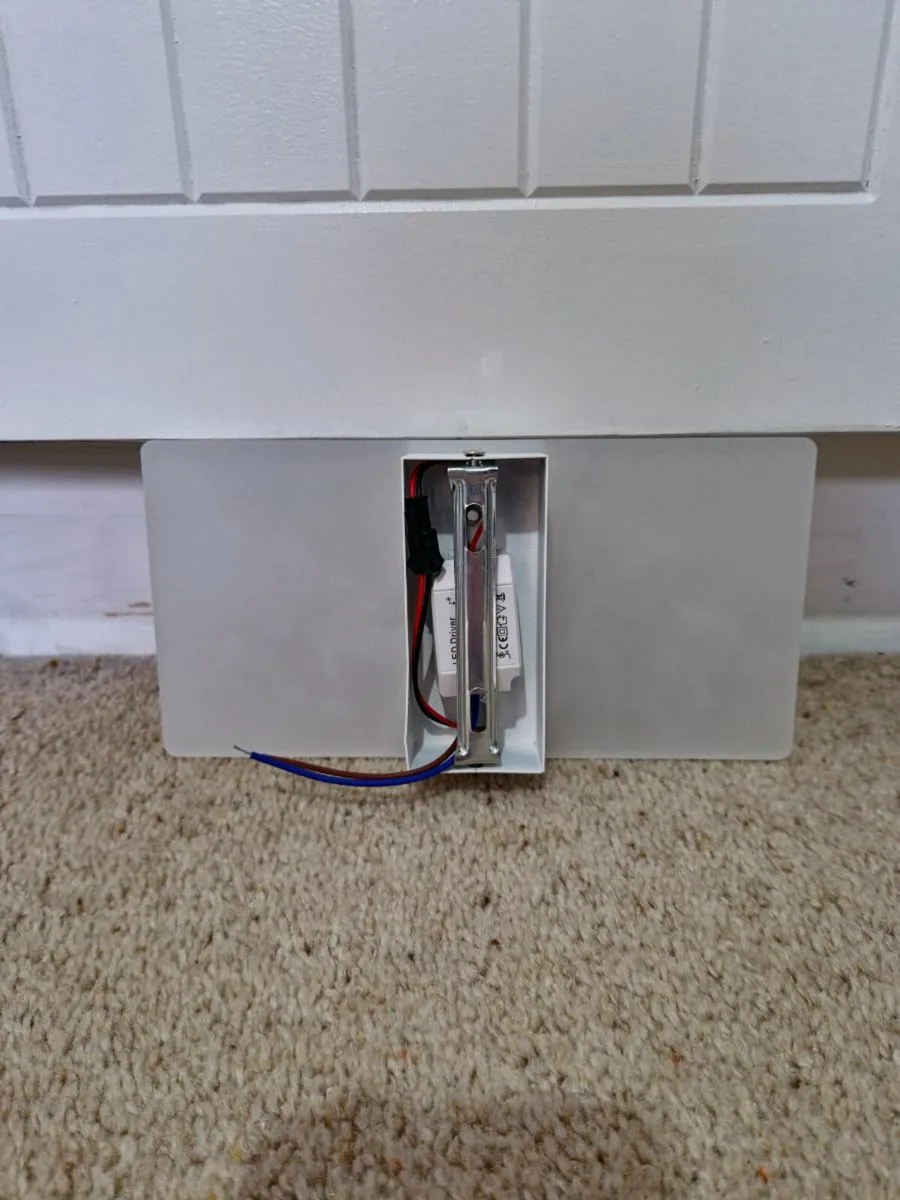 Flat Wall Light - Image 3