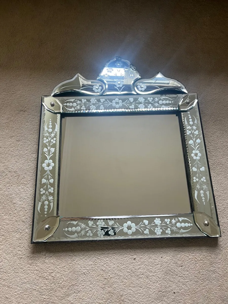 Gorgeous Venetian stylish Mirror