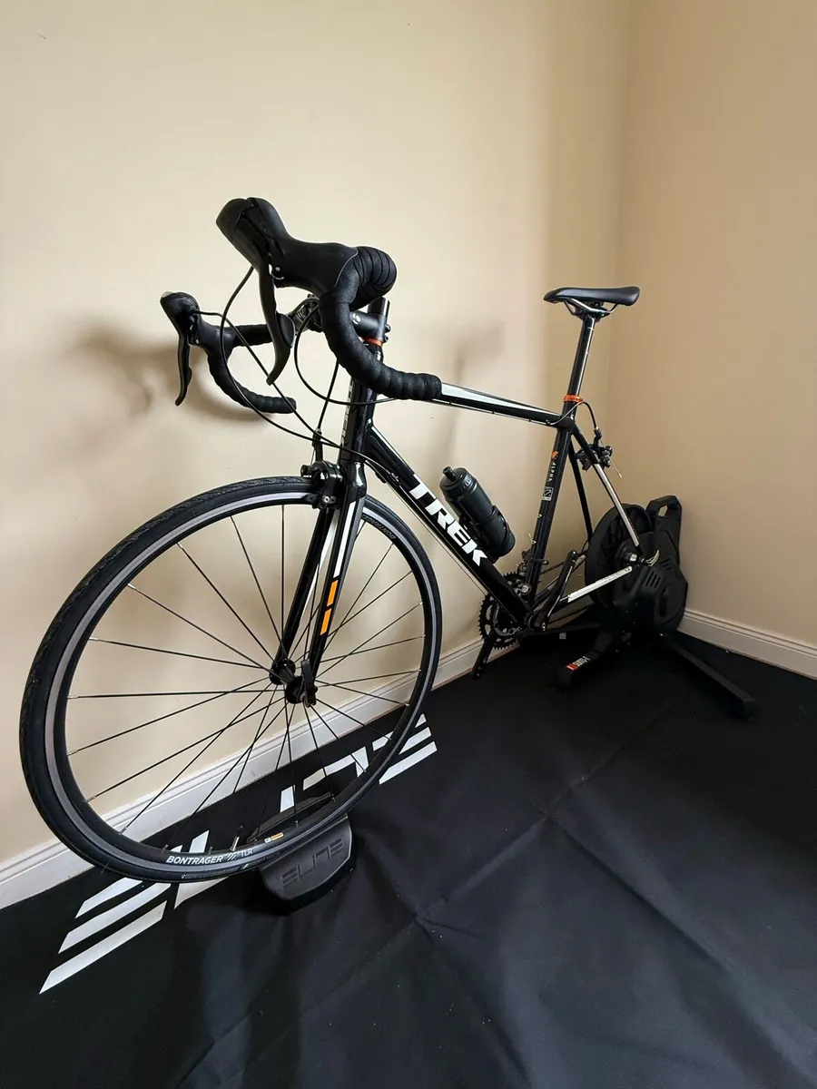 Indoor trainer set up + bike - Image 1