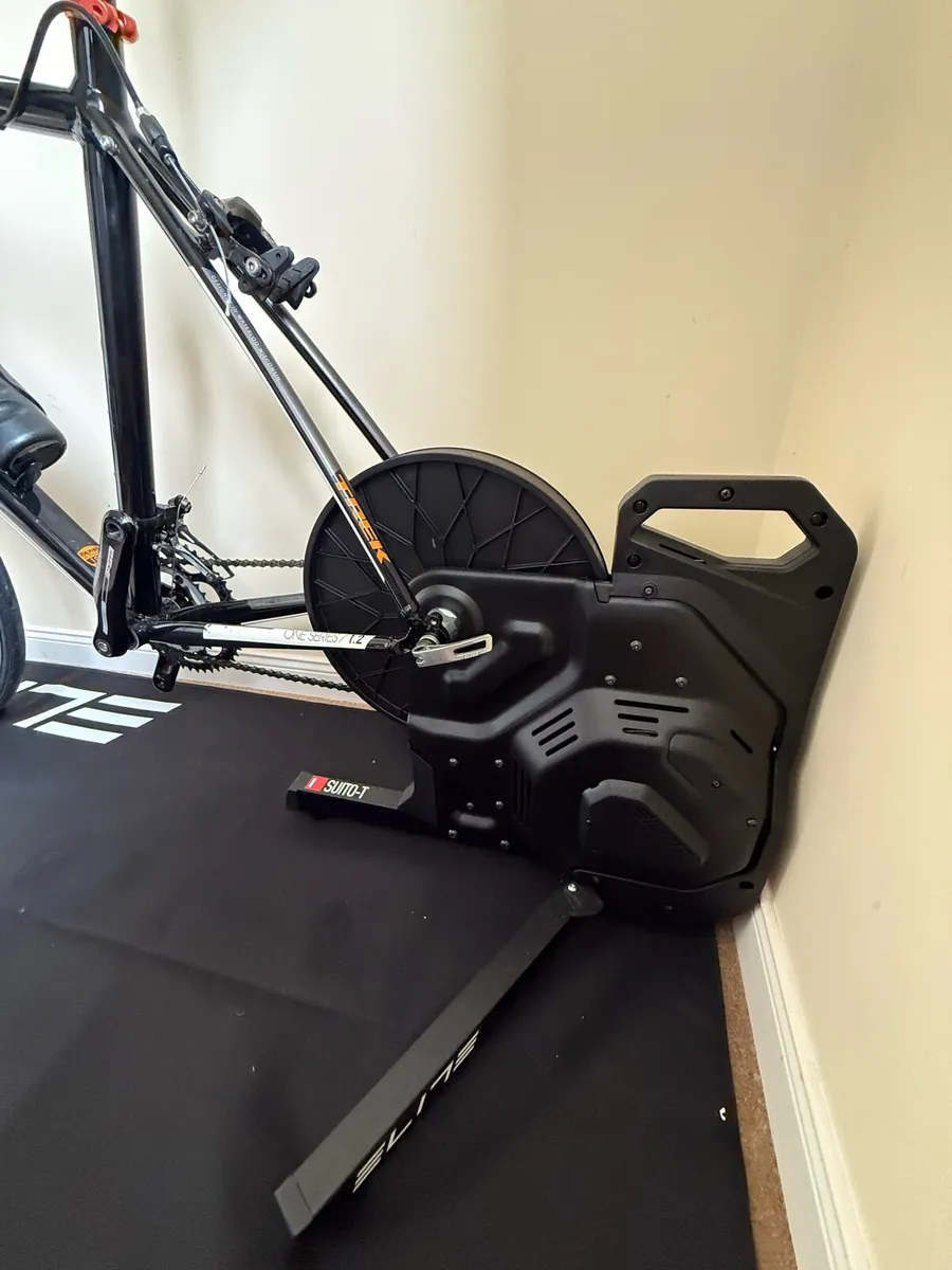 Indoor trainer set up + bike - Image 2