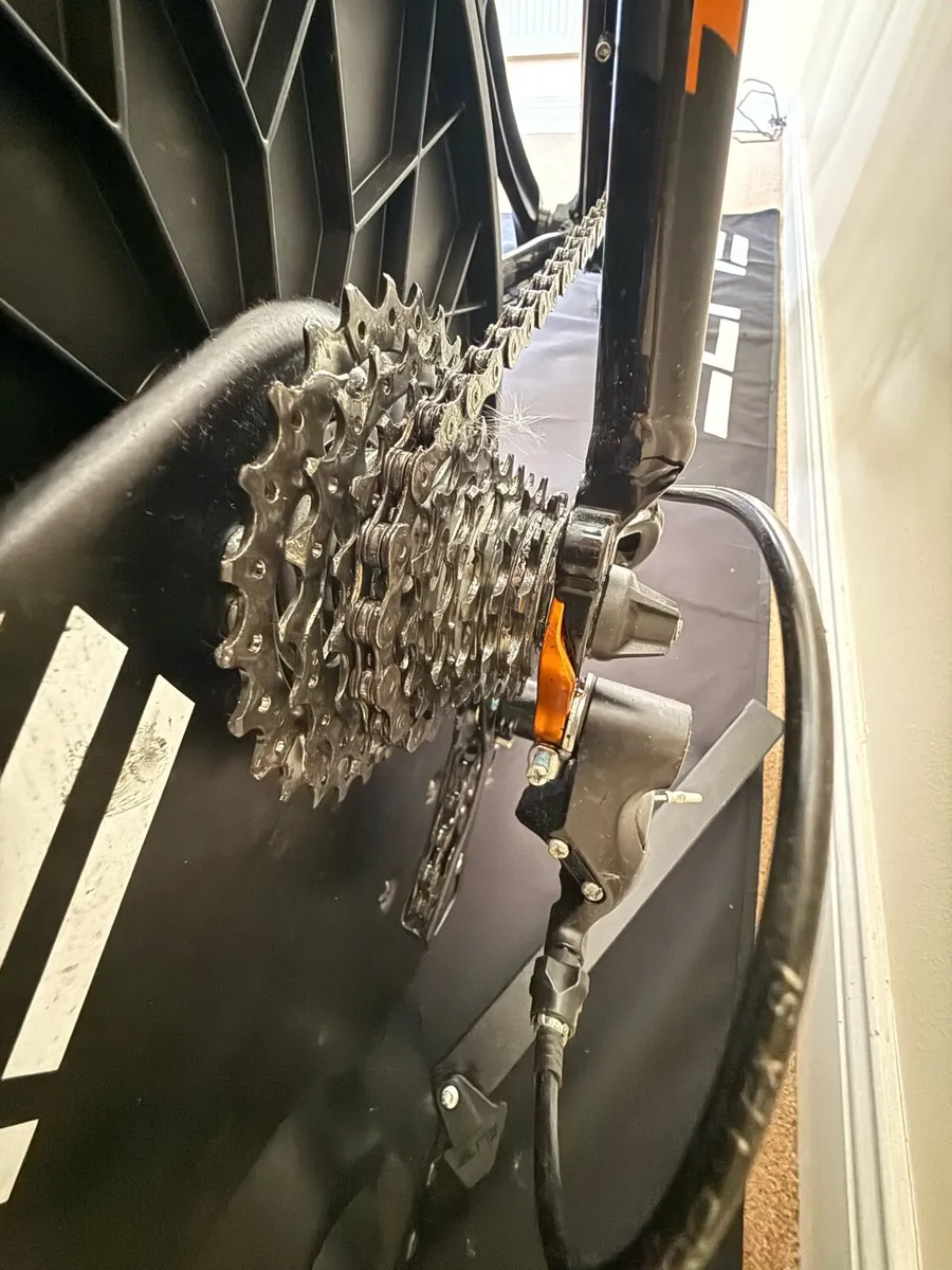 Indoor trainer set up + bike - Image 4