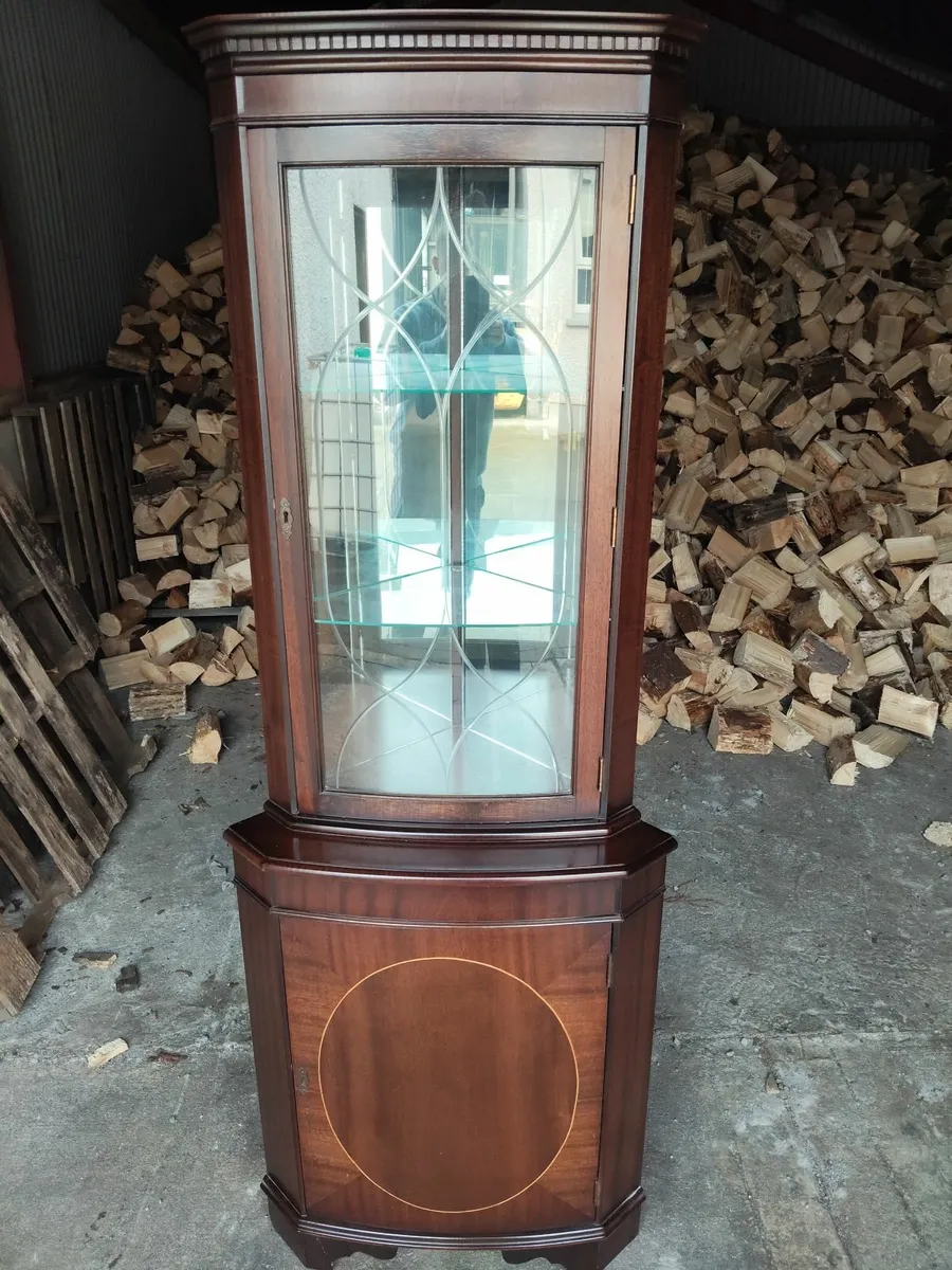 Corner cabinet - Image 1