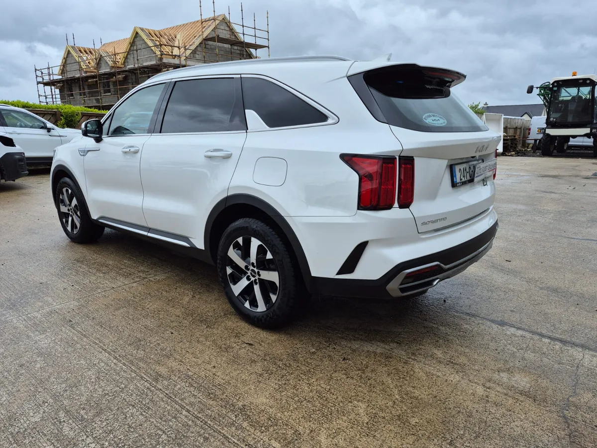 241 KIA SORENTO K3 2.2 CRDI AUTO COMMERCIAL - Image 4