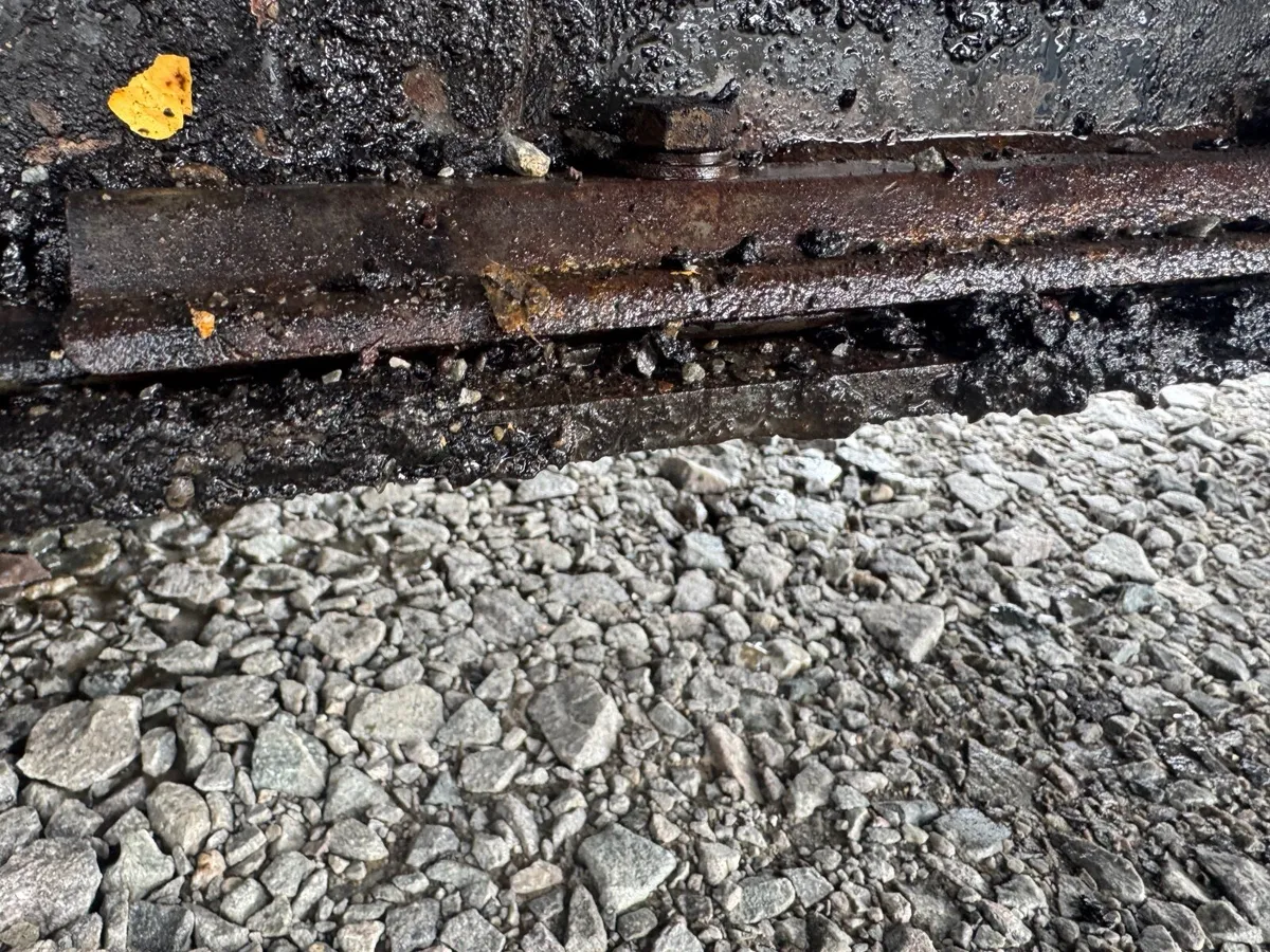 2011 CATERPILLAR AP300 Asphalt /Tarmac paver - Image 3