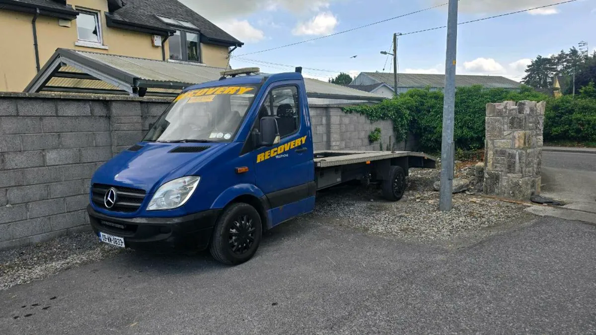 Mercedes Sprinter recovery Truck - Image 2