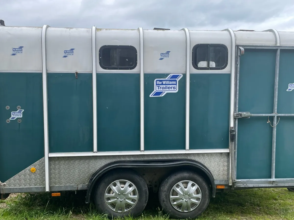 610 Horsebox 4 horse - Image 2