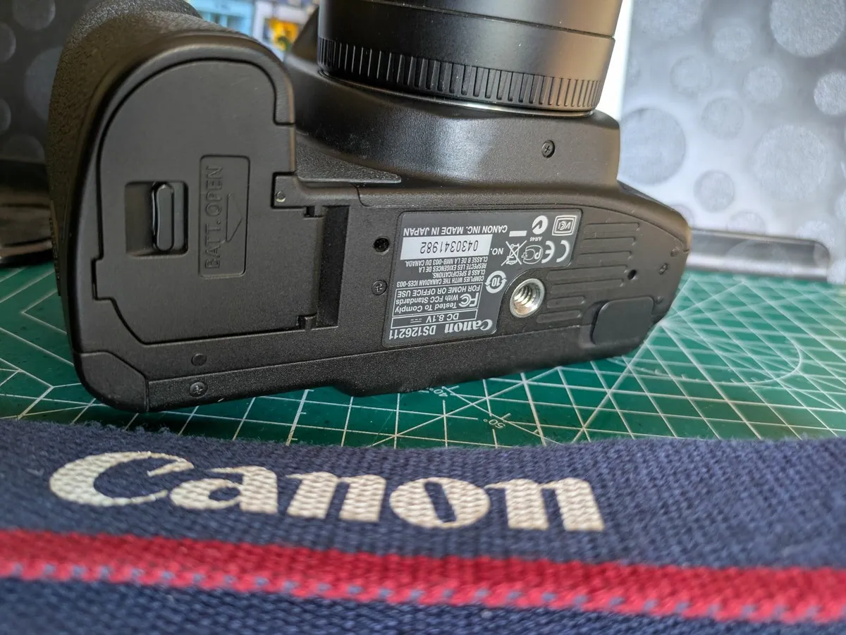 Canon EOS 50D 15MP DSLR  camera body - Image 2