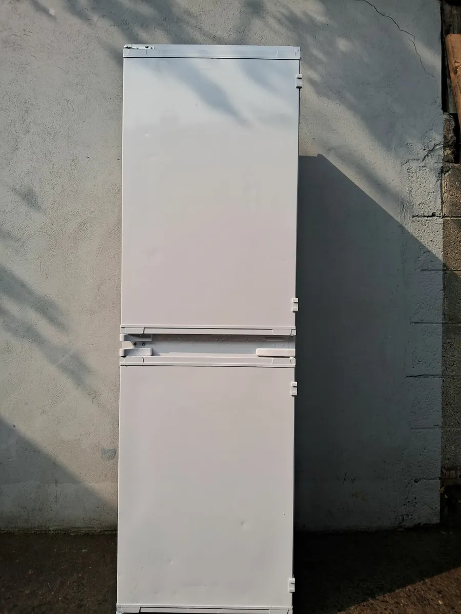 50/50  6 MOUNTH OLD INTEGRETED FRIDGE AND FREEZER - Image 2