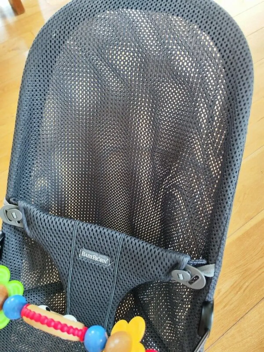 BabyBjorn Bouncer + Original Toy (like new) - Image 4