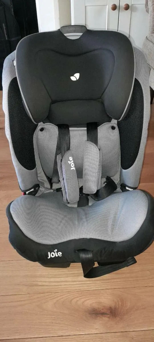 Child Car seat - Image 1