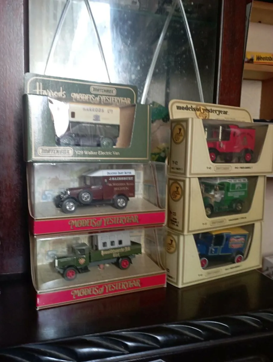 MATTCHBOX. DIE - CAST MODLES OF YESTERYEAR - Image 2
